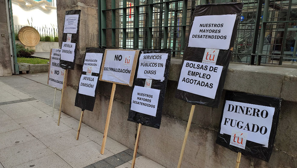 Pancartas frente al Gobierno en la concentración del sindicato TÚ