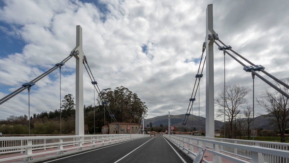 El Gobierno de Cantabria pone en servicio el nuevo puente de Virgen de la Peña sobre el río Saja