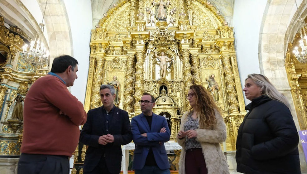 Pablo Zuloaga y Zoraida Hijosa en la iglesia de San Sebastian de Reinosa