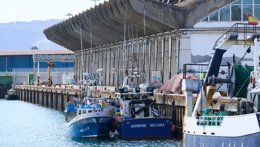 El pesquero 'Siempore Nécora' atracado en Santander tras participar en el rescate del 'Vilaboa UnO'.