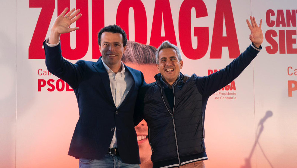  Gonzalo Fernández Villegas y su equipo, junto con el candidato a presidente de Cantabria, Pablo Zuloaga.