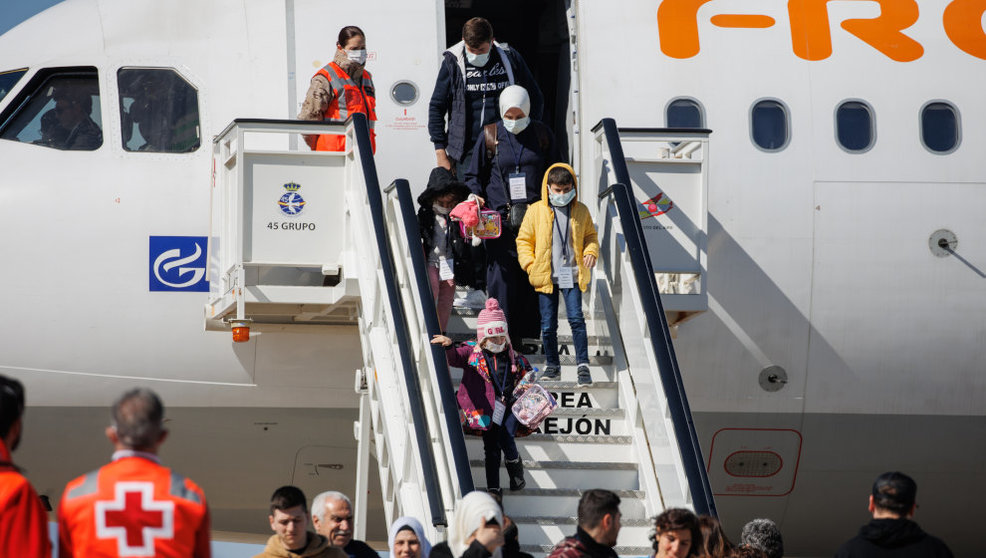 Varios refugiados sirios con niños proveniente de Turquía y afectados por el terremoto,
