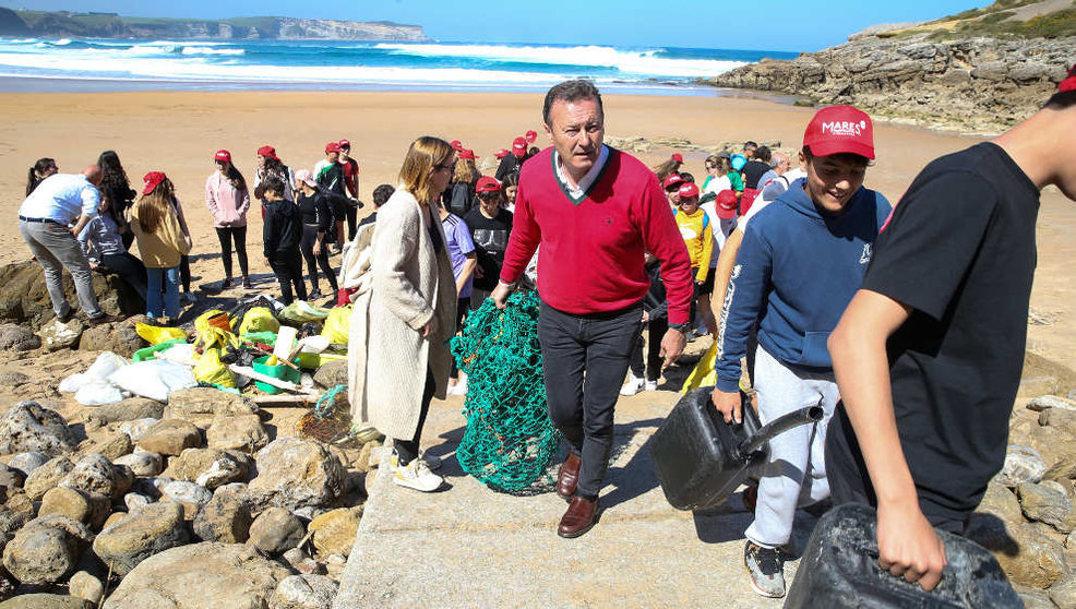 El proyecto Mares Circulares recoge más de 3.000 kilos de residuos en los últimos seis años en Cantabria