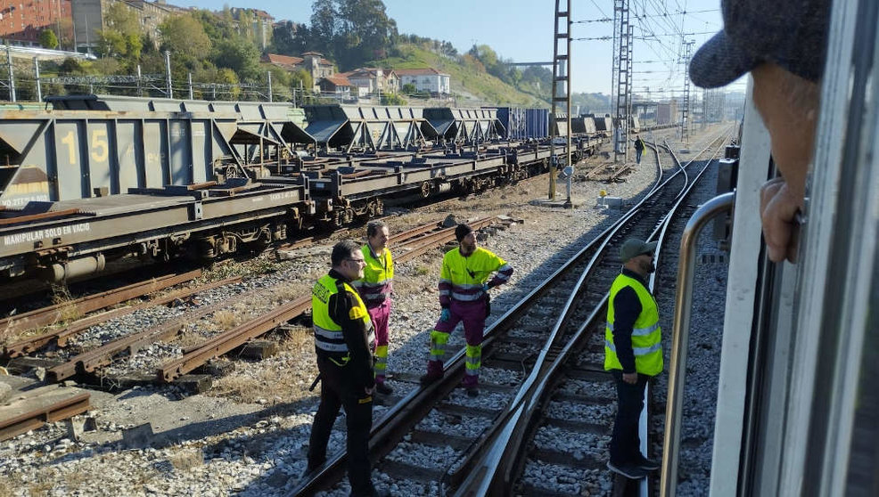 Incidencia en un tren que ha sufrido un conato de incendio antes de llegar a la estación de Santander
