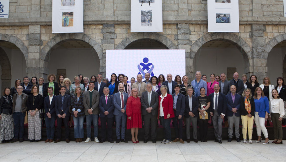Acto de homenaje en el Parlamento a los alcaldes de Cantabria y a las enfermeras fallecidas durante la pandemia
