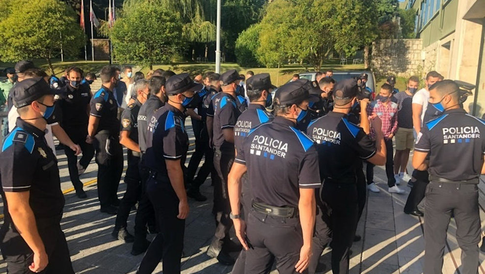 Policías locales de Santander