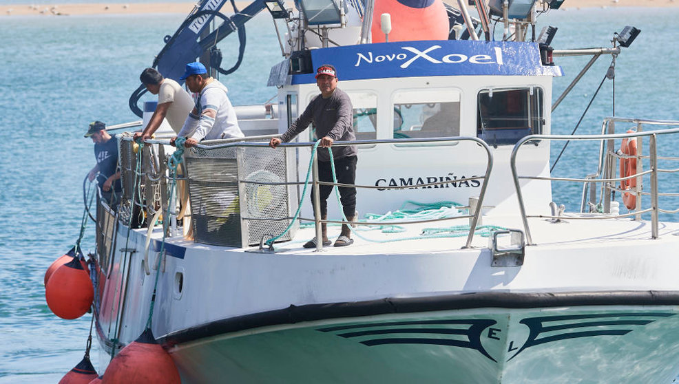 El barco gallego 'Novo Xoel', del que un pescador cayó al mar el pasado martes a cinco millas al norte de San Vicente de la Barquera y se encuentra desaparecido