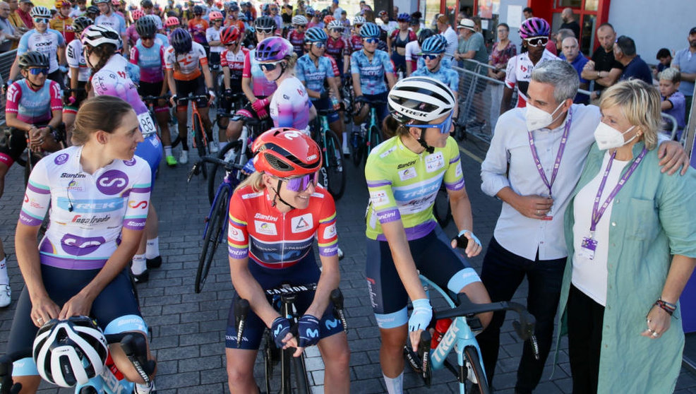 Salida de la vuelta ciclista a España femenina de 2022