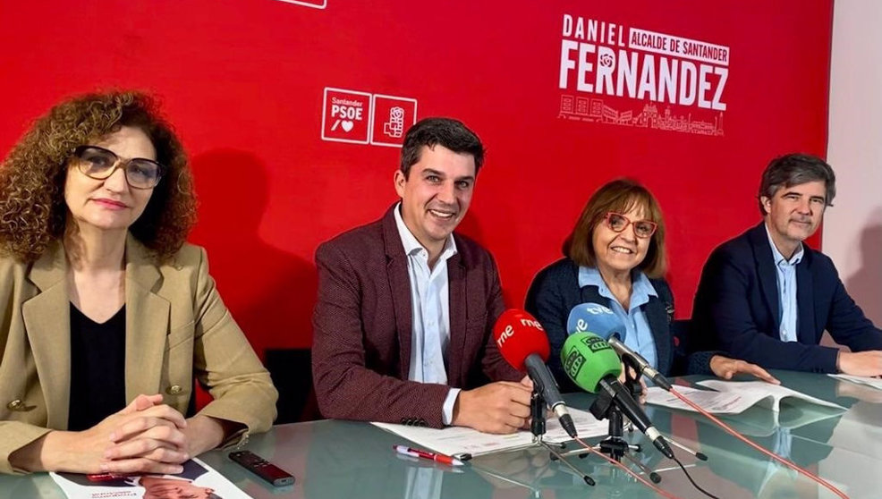 El candidato del PSOE a la Alcaldía de Santander, Daniel Fernández, presenta el programa electoral con el que concurrirá a las elecciones del 28 de mayo