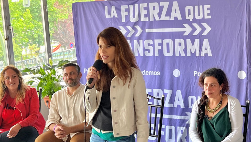 Isa Serra interviene en un acto de Podemos-IU en Renedo de Piélagos