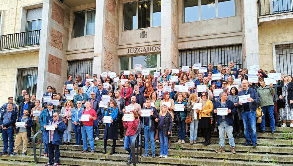 Concentración de funcionarios de Justicia ante los Juzgados de la calle Alta de Santander