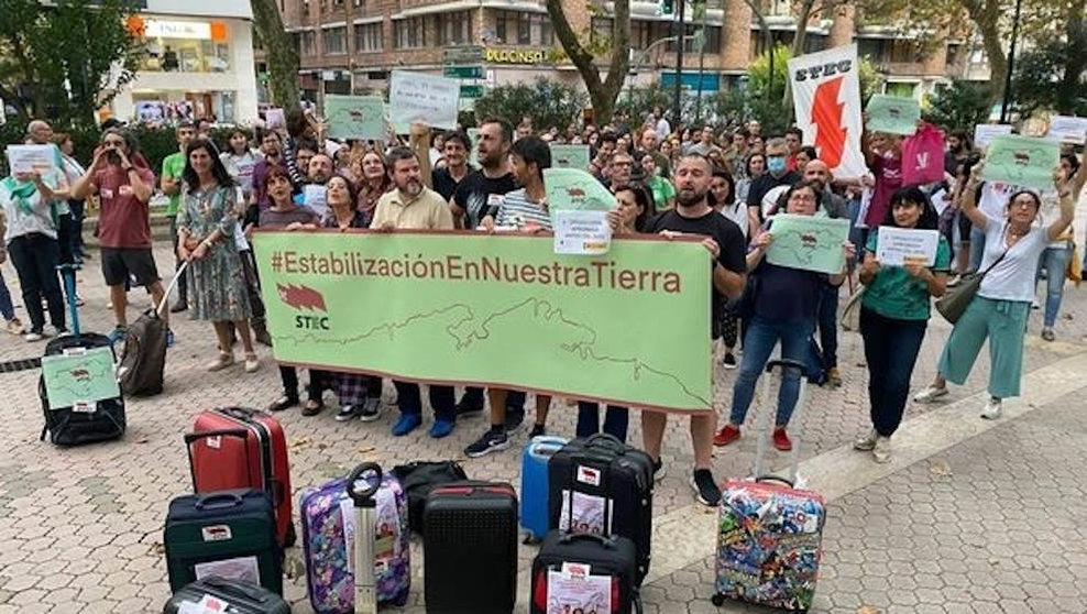 Protesta en Santander por la "desestabilización" del personal interino docente