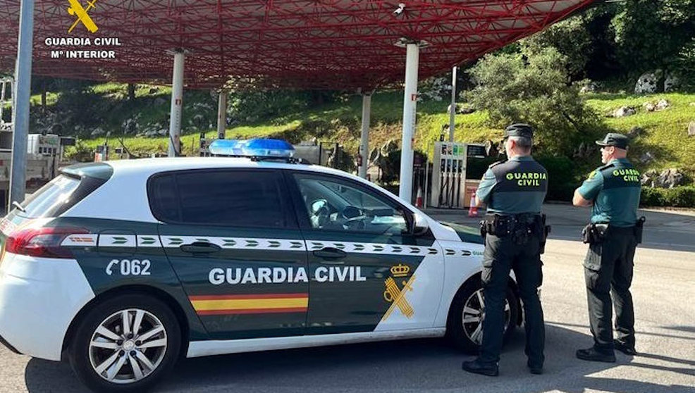 La Guardia Civil detiene a los presuntos autores de 17 estafas a una gasolinera por impagos de repostajes