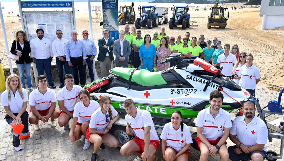 Presentación de los servicios de salvamento y limpieza en playas de Santander