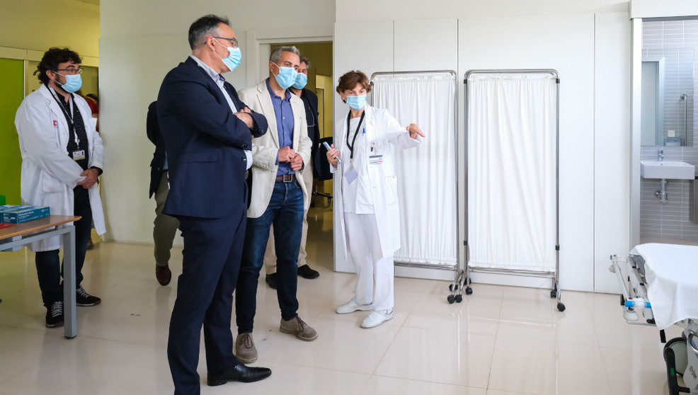 El vicepresidente de Cantabria en funciones, Pablo Zuloaga, y el consejero de Sanidad en funciones, Raúl Pesquera, visitan el nuevo Servicio de Urgencias del Hospital Tres Mares de Reinosa
