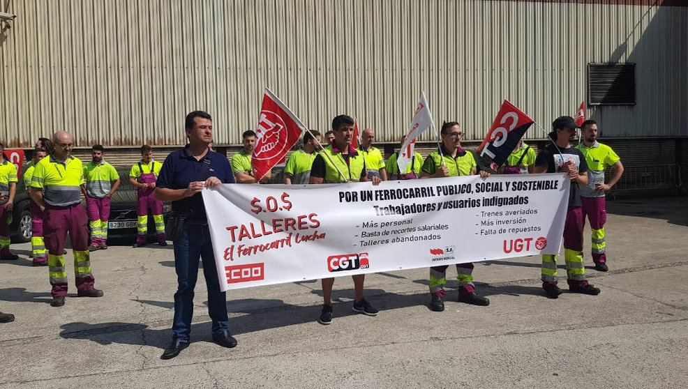 Concentración de protesta de sindicatos de Renfe