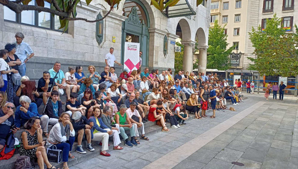 Más de un centenar de personas participan en el encuentro de Sumar en Santander