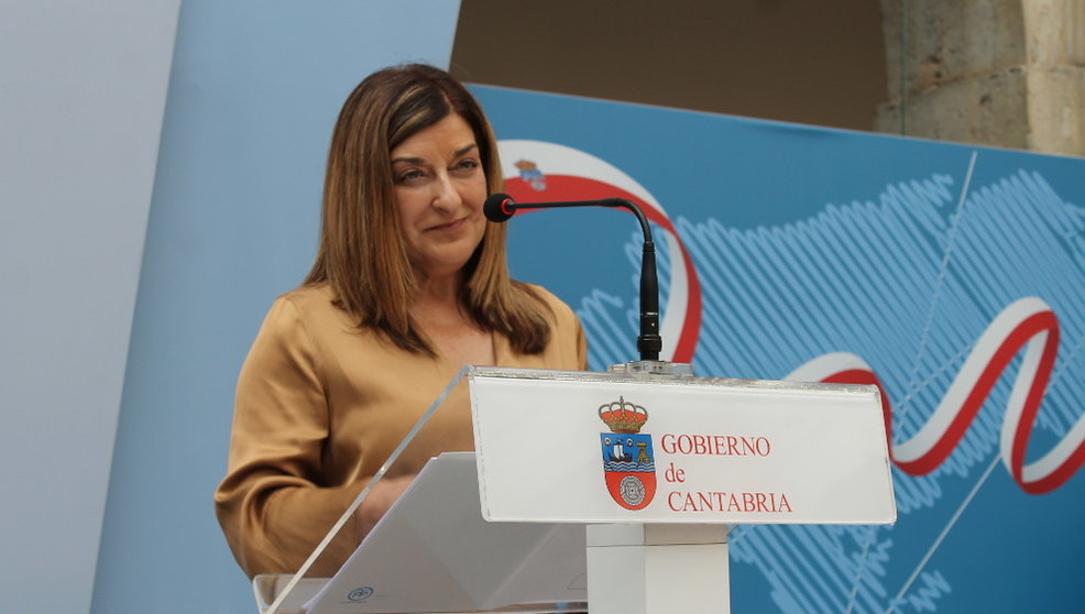 La presidenta de Cantabria, María José Sáenz de Buruaga, durante la toma de posesión del cargo | Foto: edc