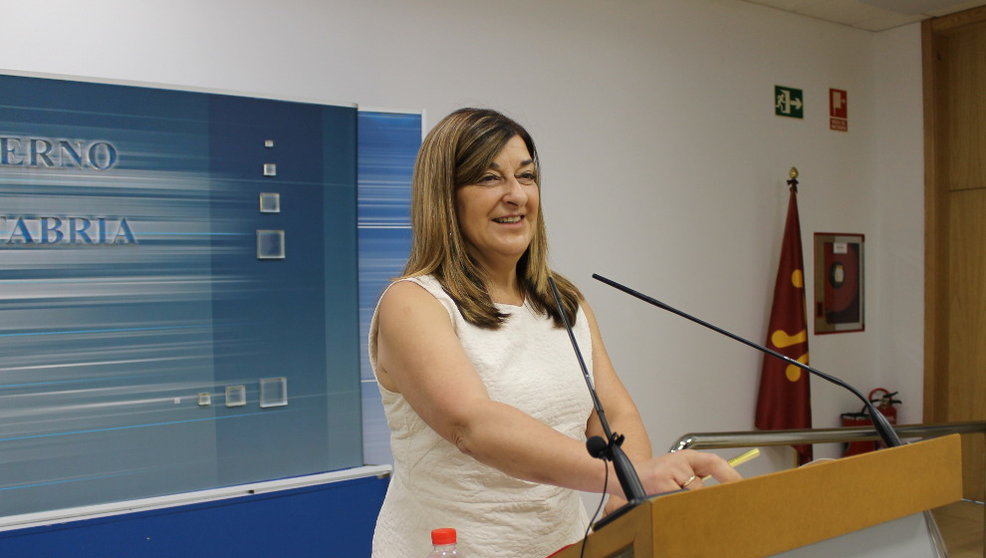 La presidenta de Cantabria, María José Sáenz de Buruaga, durante la rueda de prensa | Foto: edc
