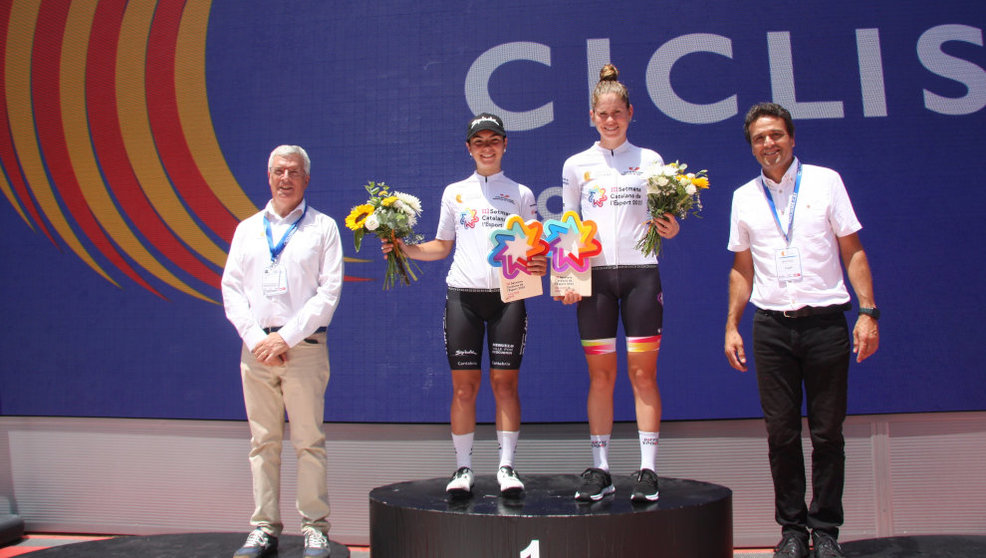 Marta Beti en el podio | Foto: FCC / @ciclismecat