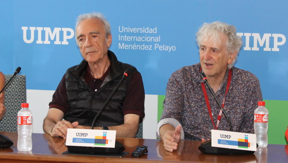 El escritor Juan José Millás y el paleonatropólogo Juan Luis Arsuaga, durante la rueda de prensa en la UIMP | Foto: edc