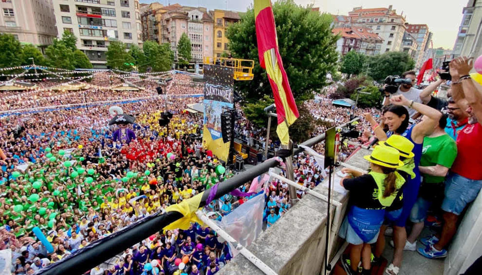 Un chupinazo multitudinario abre la Semana Grande de Santander