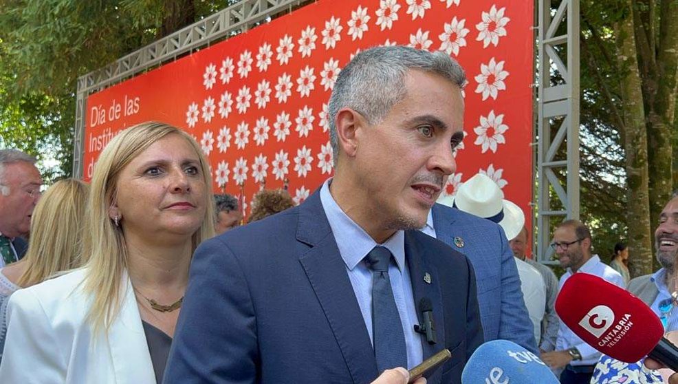 El secretario general del PSC-PSOE y portavoz parlamentario, Pablo Zuloaga, en el Día de las Instituciones