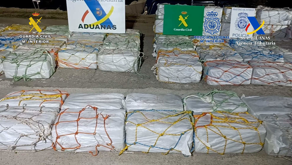 Fardos de cocaína incautados en el velero y descargados en el Puerto de Santander