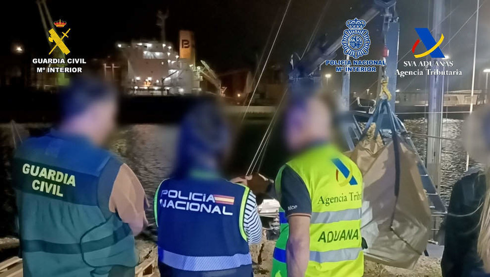 El velero interceptado con cocaína a bordo a su llegada al Puerto de Santander