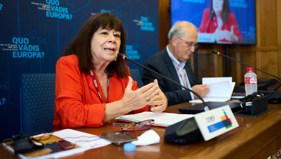 La exministra de Medio Ambiente, Cristina Narbona, durante su intervención en la UIMP | Foto: Juanma Serrano