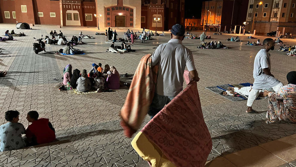 Residentes se refugian en un descampado tras el terremoto en Ouarzazate, Marruecos