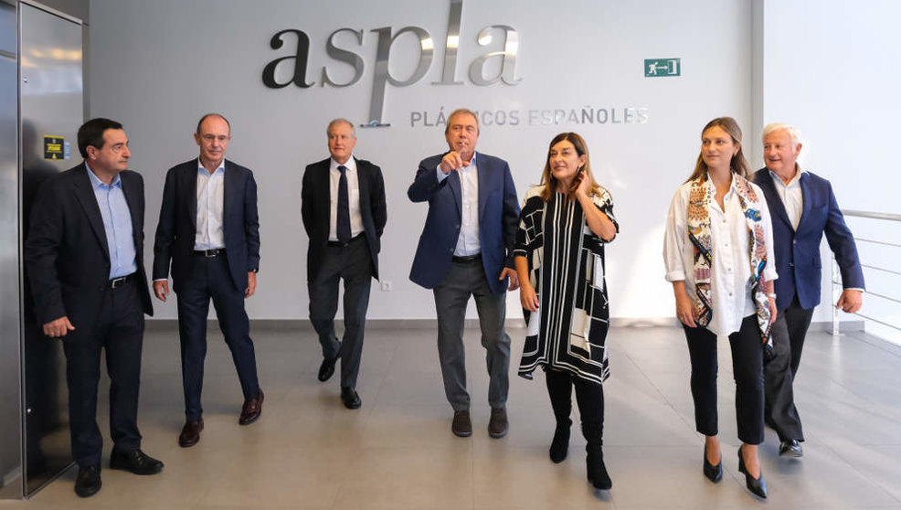 La presidenta de Cantabria, María José Sáenz de Buruaga, y el consejero de Industria, Empleo, Innovación y Comercio, Eduardo Arasti, visitan las instalaciones de Aspla