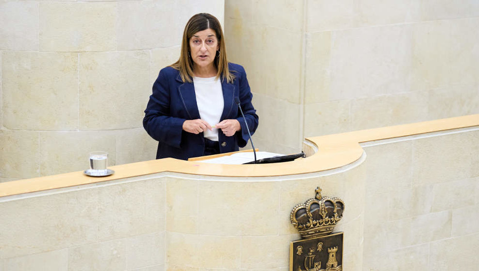 La presidenta de la Comunidad Autónoma de Cantabria, María José Sáenz de Buruaga Gómez, durante la sesión del primer Pleno de legislatura