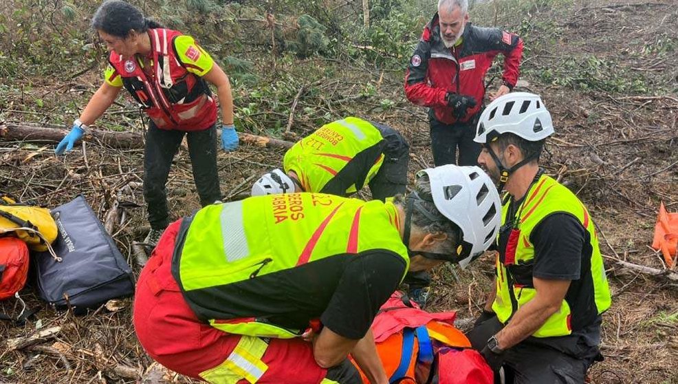 Evacuado tras romperse la pierna mientras realizaba trabajos forestales en el pico Cotillo (Anivas)

GOBIERNO DE CANTABRIA

03/10/2023