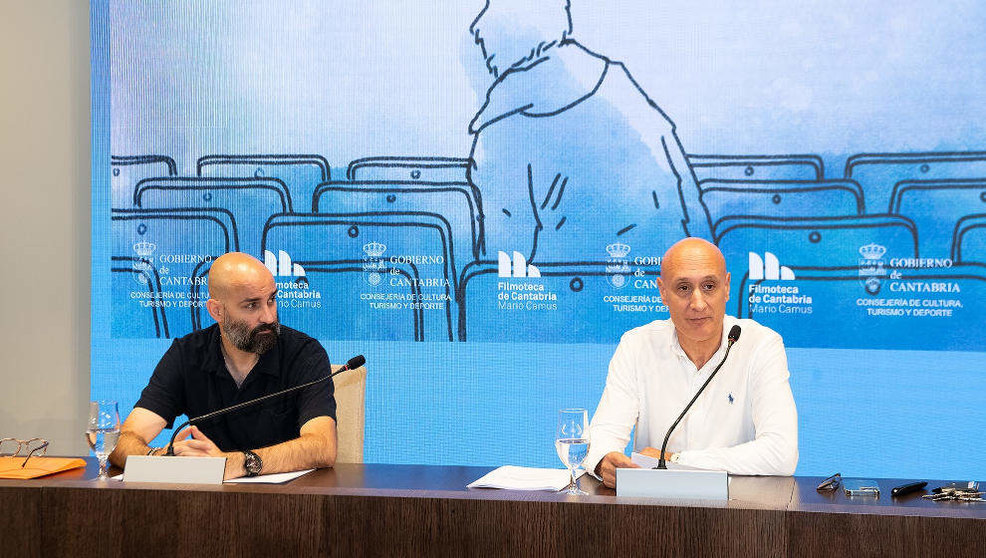 El director de la Filmoteca, Christian Franco, y el director general de Cultura, Juan José González, presentan la nueva temporada de la Filmoteca Regional