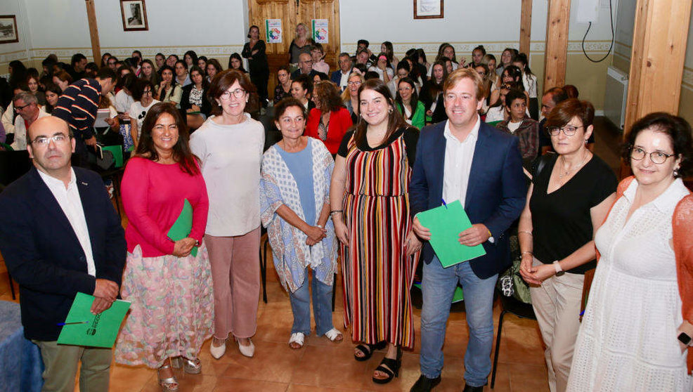 La consejera y el alcalde de Reocín, entre otros, en las jornadas de discapacidad que se organizan en el municipio