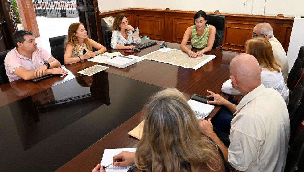 La alcaldesa de Santander, Gema Igual, se reúne con los vecinos de Corbanera  