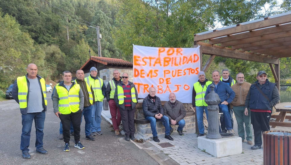 Trabajadores en huelga en la cantera de Solvay