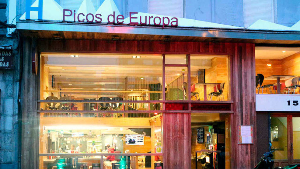 Cafetería Picos de Europa, en Santander, regentada por la familia Bedoya