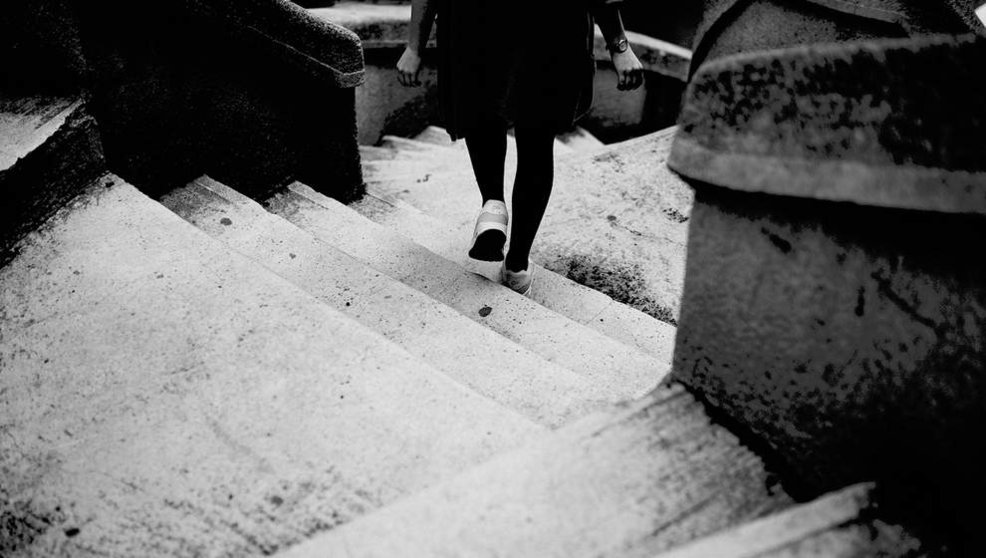 Mujer paseando | Foto: Pixabay