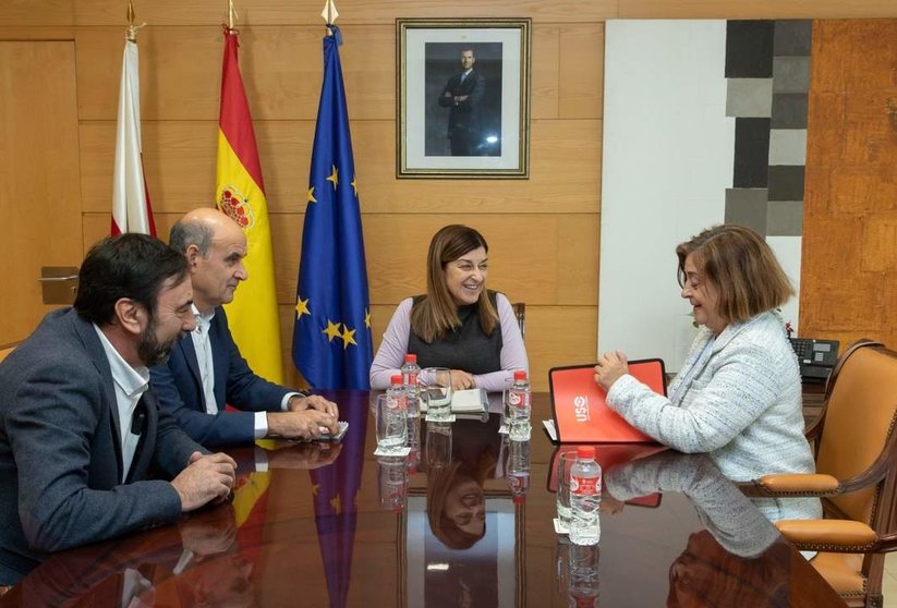 La presidenta de Cantabria, María José Sáenz de Buruaga, se reúne con representantes de USO  