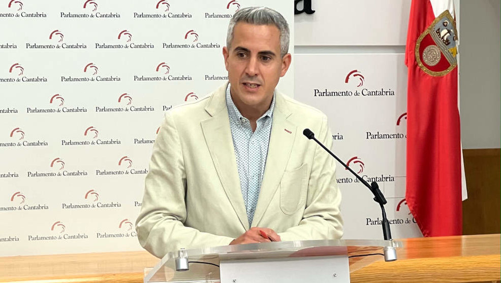 El secretario general del PSOE de Cantabria y portavoz del grupo socialista en el Parlamento autonómico, Pablo Zuloaga