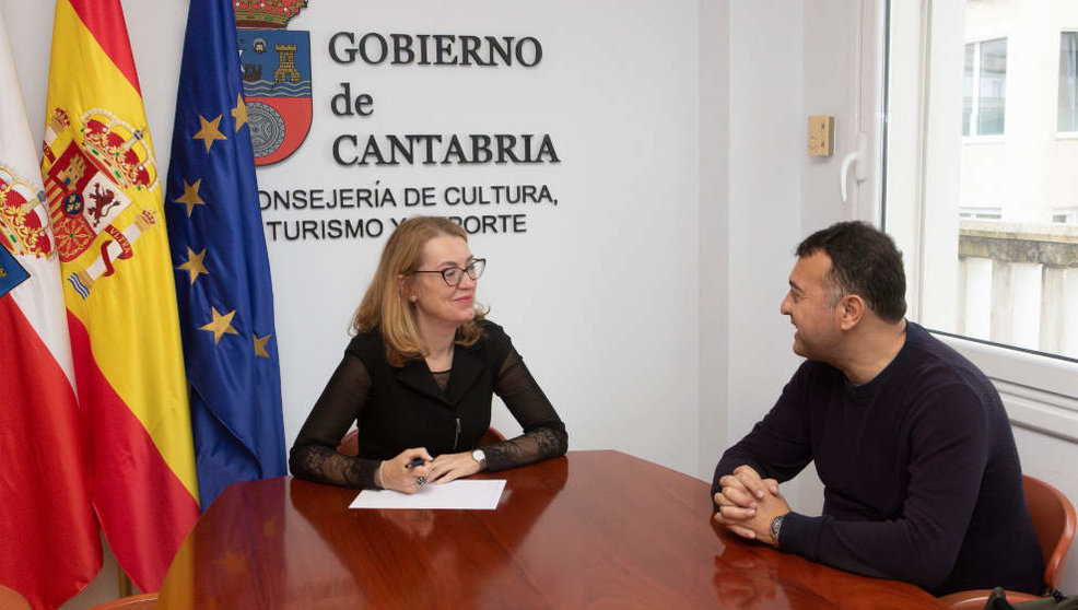 La consejera de Cultura, Turismo y Deporte, Eva Guillermina Fernández, se reúne con el alcalde de Marina de Cudeyo, Pedro Pérez