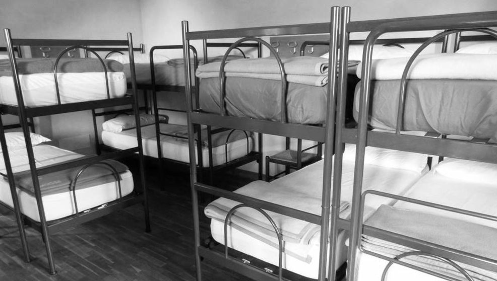 Imagen de camas en un albergue