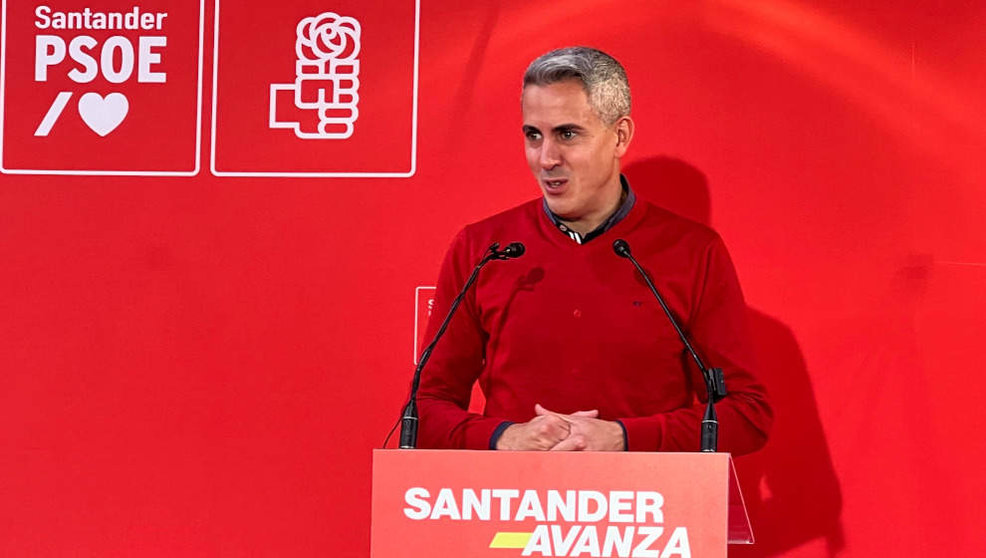 El secretario general del PSOE de Cantabria, Pablo Zuloaga, durante la comida de Navidad del PSOE de Santander