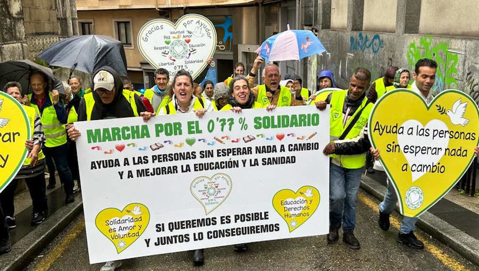 Marcha por el 0,77% Solidario