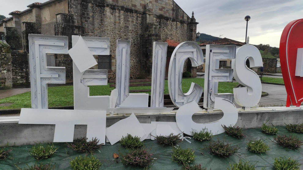 Letras gigantes rotas en San Felices de Buelna