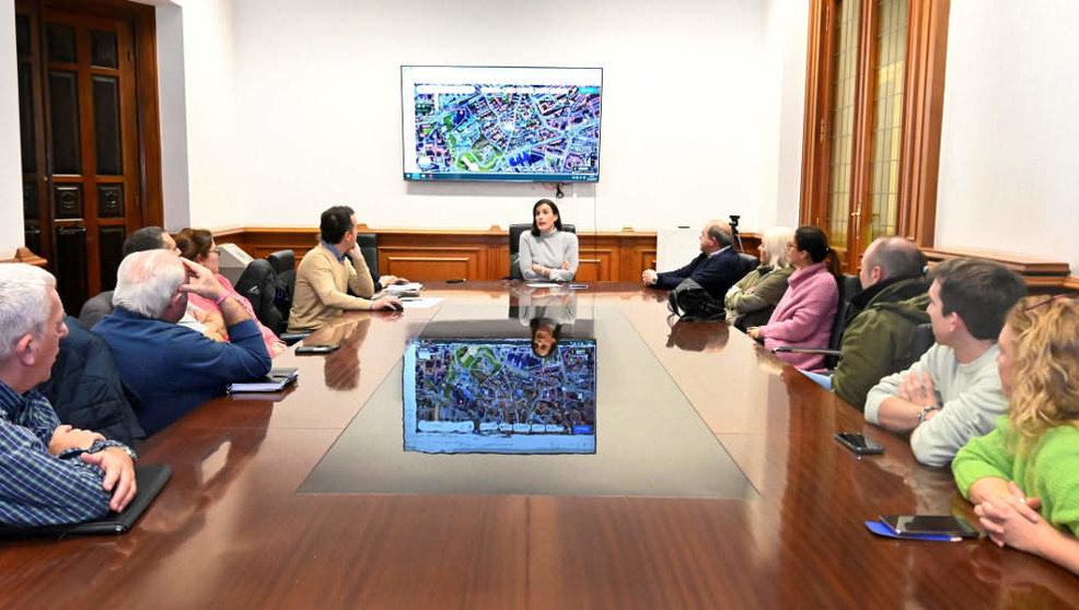 La alcaldesa de Santander, Gema Igual, se reúne con vecinos de la zona de Valdecilla-Herrera Oria