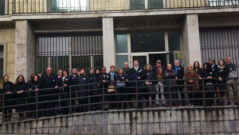 Abogados del turno de oficio de Cantabria se concentran en los juzgados de la calle Alta de Santander