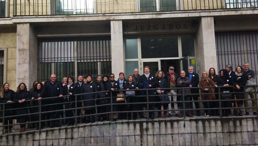 Abogados del turno de oficio de Cantabria se concentran en los juzgados de la calle Alta de Santande